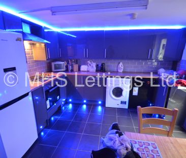 6 Bedroom Mid Terraced House for rent in Ashville Avenue - Photo 6