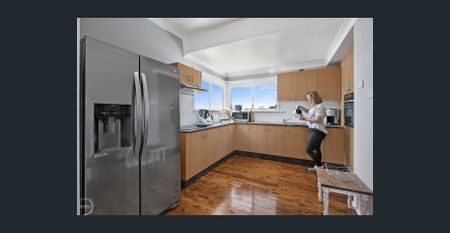 A COSY FOUR BEDROOM NEST - Photo 4