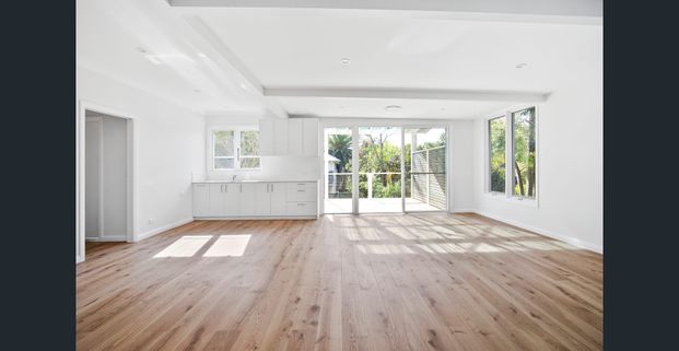 Family entertainer in a great location - Photo 1