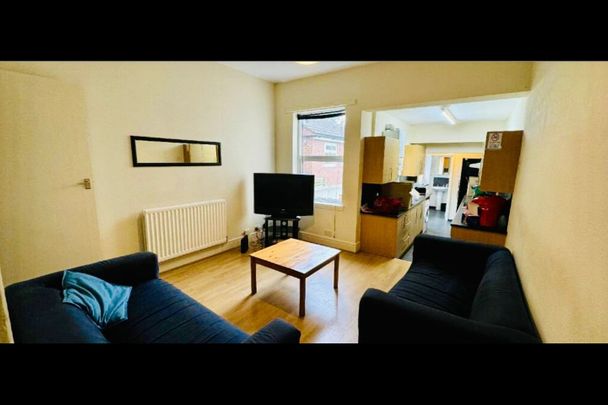 Room in a Shared House, Croydon Road, B29 - Photo 1