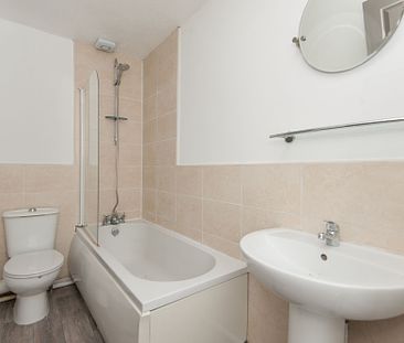 2 bedroom Semi-Detached House to rent - Photo 6