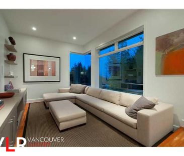 House in West Vancouver, BC - Photo 3