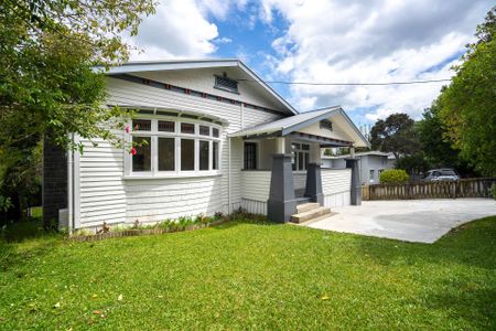 Newly-Renovated Charming 3-Bedroom Villa in New Lynn - Pets Negotiable! - Photo 3