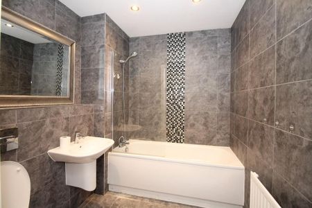 4 bedroom terraced house to rent - Photo 3