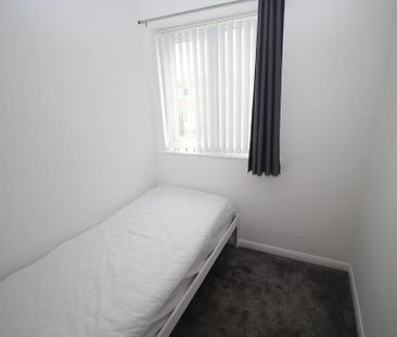 3 bedroom semi-detached house to rent - Photo 6