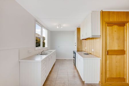 Large Family Home - Photo 3