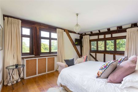Grade II listed barn conversion set in an idyllic rural location on the outskirts of Fordcombe - Photo 4