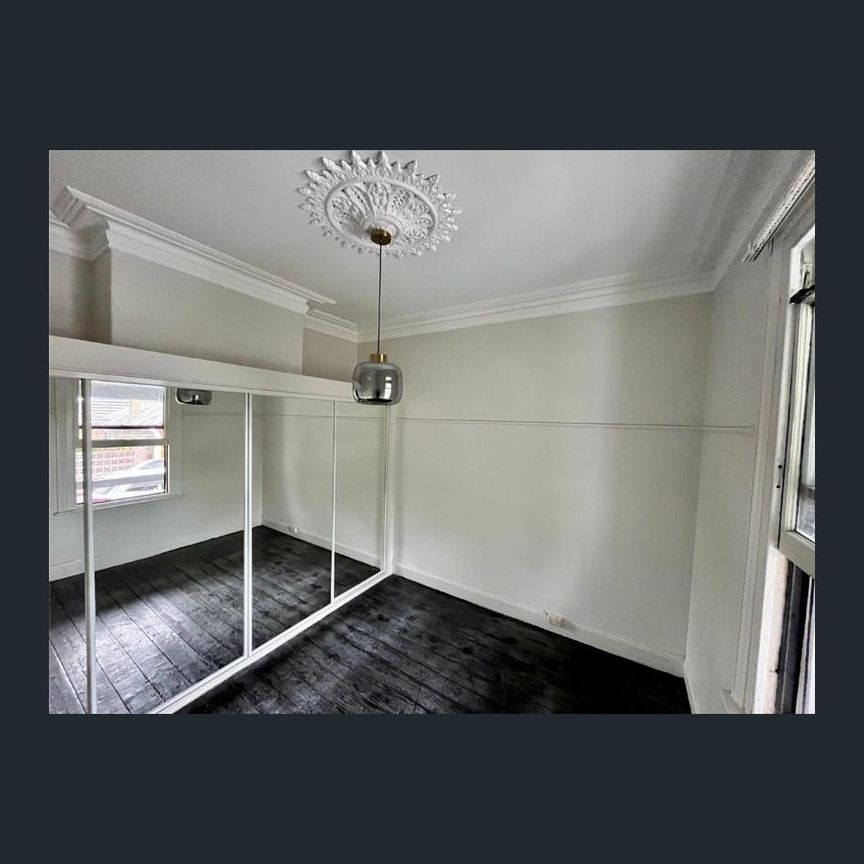 Heritage terrace with separate studio - Photo 1