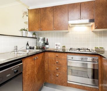 Enjoy City Living at Martin Place | Unfurnished - Photo 2