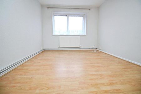 3 bedroom flat to rent - Photo 5