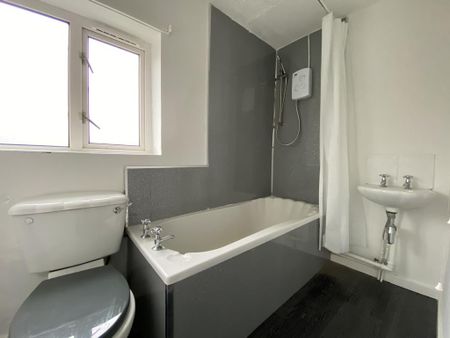 2 bedroom terraced house to rent - Photo 3