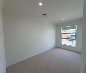 Brand New & Spacious 4-Bedroom Home with Alfresco – Menangle Park - Photo 1