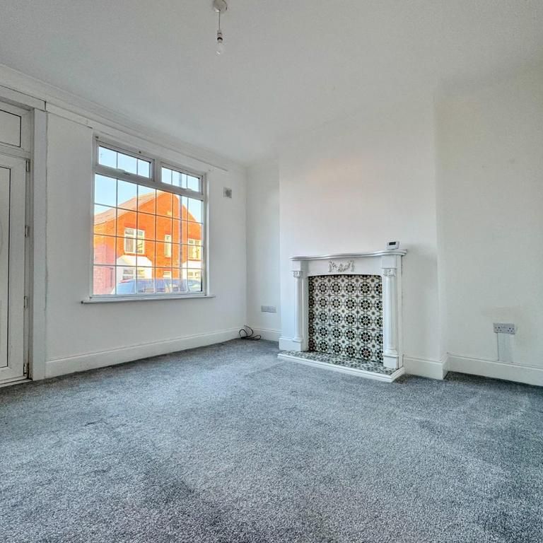 2 bedroom end of terrace house to rent - Photo 1