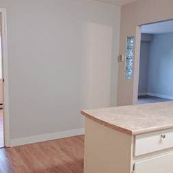 2 bedrooms plus den with 1 full bathroom - Photo 1