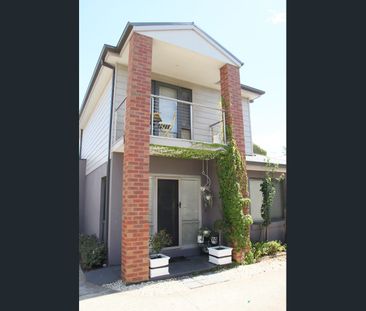 A WELCOMING HOME THAT IS PICTURE PERFECT - Photo 5