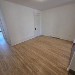 Beau 4½ tranquille, rénové, grande terrasse privée, dans Rosemont-La-Petite-Patrie, près du Plateau et de la piste cyclable - Photo 2