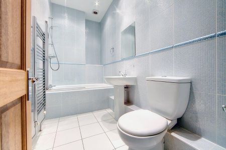 3 bedroom ground floor flat to rent - Photo 5