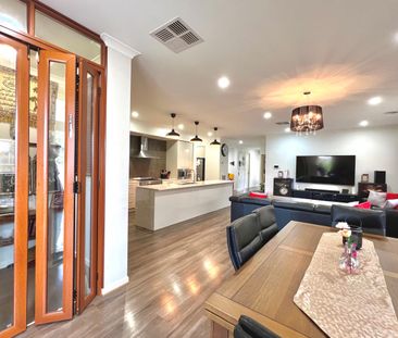 Big, bright and spacious! - Photo 2