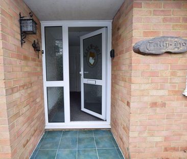 3 bedroom detached bungalow to rent - Photo 3