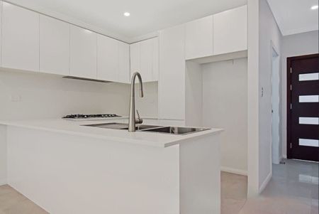 MODERN THREE BEDROOM VILLA IN A QUIET COMPLEX - Photo 5