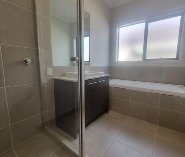 **Modern Comfort in Truganina: Stylish 4-Bedroom Family Home** - Photo 4