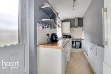 1 bedroom in a house share to rent - Photo 3