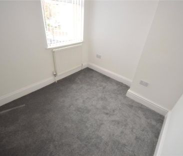3 bedroom end of terrace house to rent - Photo 4