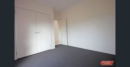 Cosy Single Storey Townhouse in Berwick - Photo 4