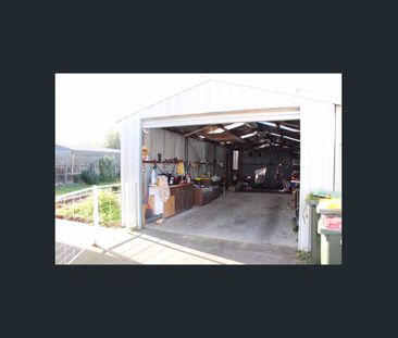 Neat and Tidy Home in the Heart of Bell Park - Photo 1