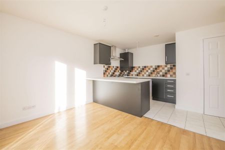 2 bed Apartment To Let - Photo 3