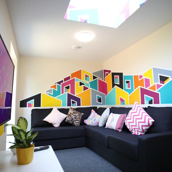 8 bedroom house of multiple occupation to rent - Photo 1