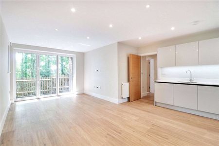 A contemporary ground floor apartment in charming Otford village. - Photo 3