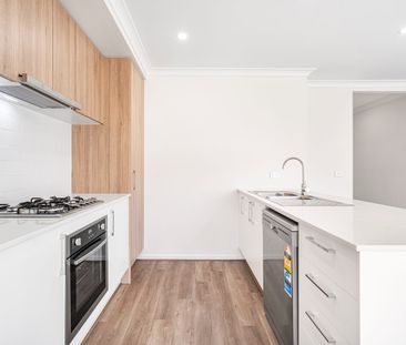 Contemporary Family Living - Photo 4