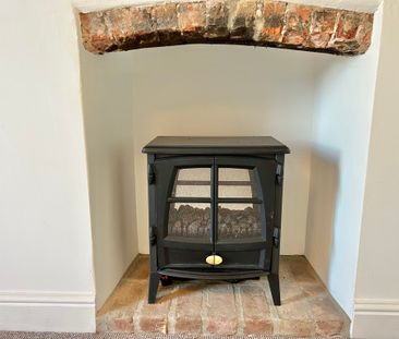 2 bedroom Beautiful Two Bedroom Cottage to rent - Photo 4