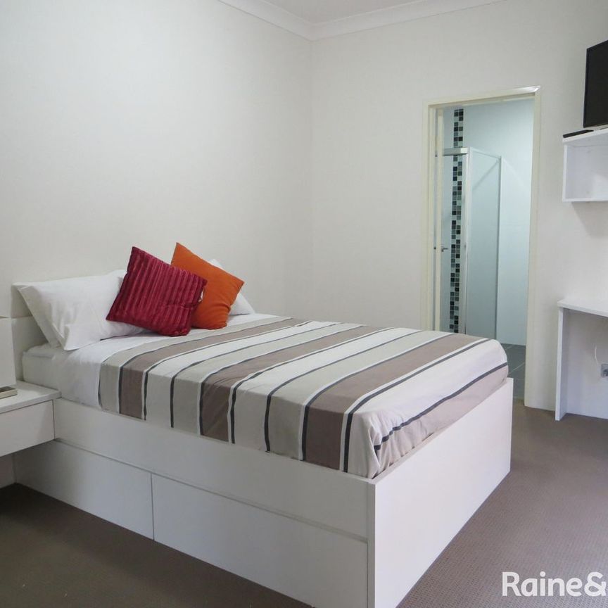 SHORT TERM LEASES AVAIALABLE - BILLS + WIFI INCLUDED - Photo 1