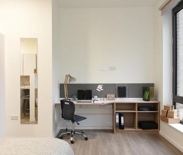 1 bedroom in a flat share to rent - Photo 5