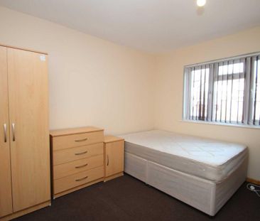 4 bedroom semi-detached house to rent - Photo 5