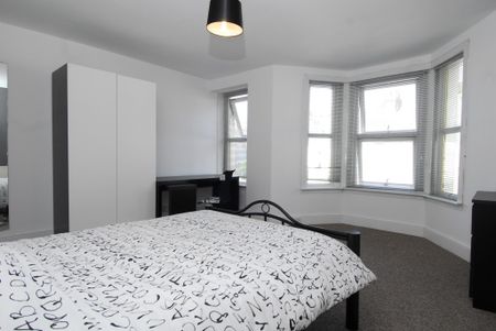 4 Bedroom | 10 Tavy Place, PL4 7DJ - Photo 3