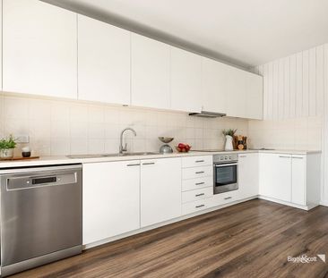 BEAUTIFUL HOME LOCATED IN BUNDOORA - Photo 5