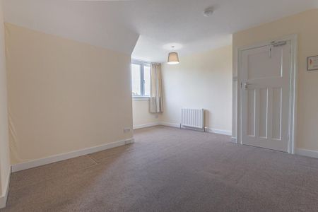 4 bedroom semi-detached house to rent - Photo 5