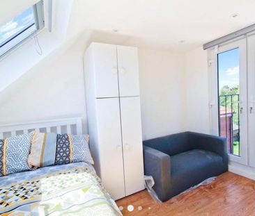 Room in a Shared House, Saxon Drive, W3 - Photo 1