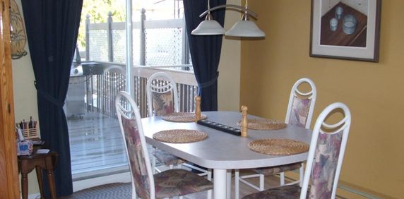 !CO-LOCATAIRE DANS UNE MAISON (pour femme seulement) touts inclus. - Photo 2