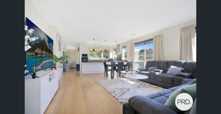 FULLY FURNISHED QUALITY FAMILY HOME WITH A POOL! - Photo 2