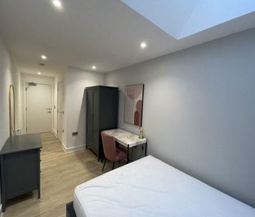 1 bedroom in a house share to rent - Photo 3
