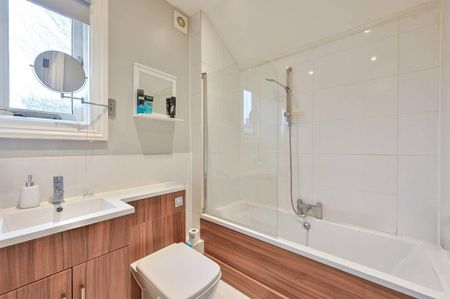 2 bedroom semi-detached house to rent - Photo 5