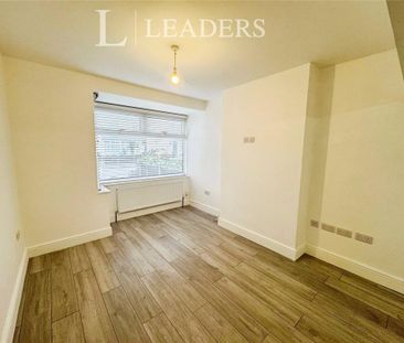 3 bedroom semi-detached house to rent - Photo 6