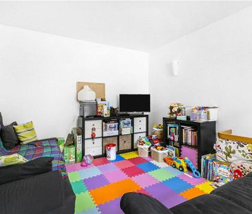 3 bedroom end of terrace house to rent - Photo 1