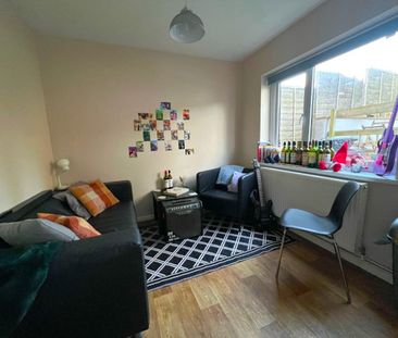 4 bedroom House To Let - Photo 5