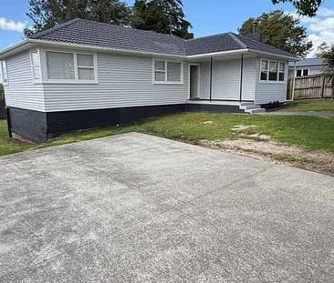 Charming 3BR Henderson Haven - Photo 3