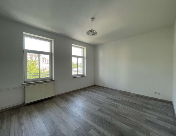 Sanierte 3 Raumwohnung mit großem Balkon in zentraler Lage! - Photo 1